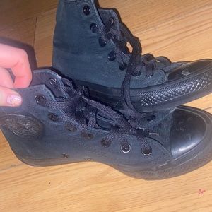 fully black converse